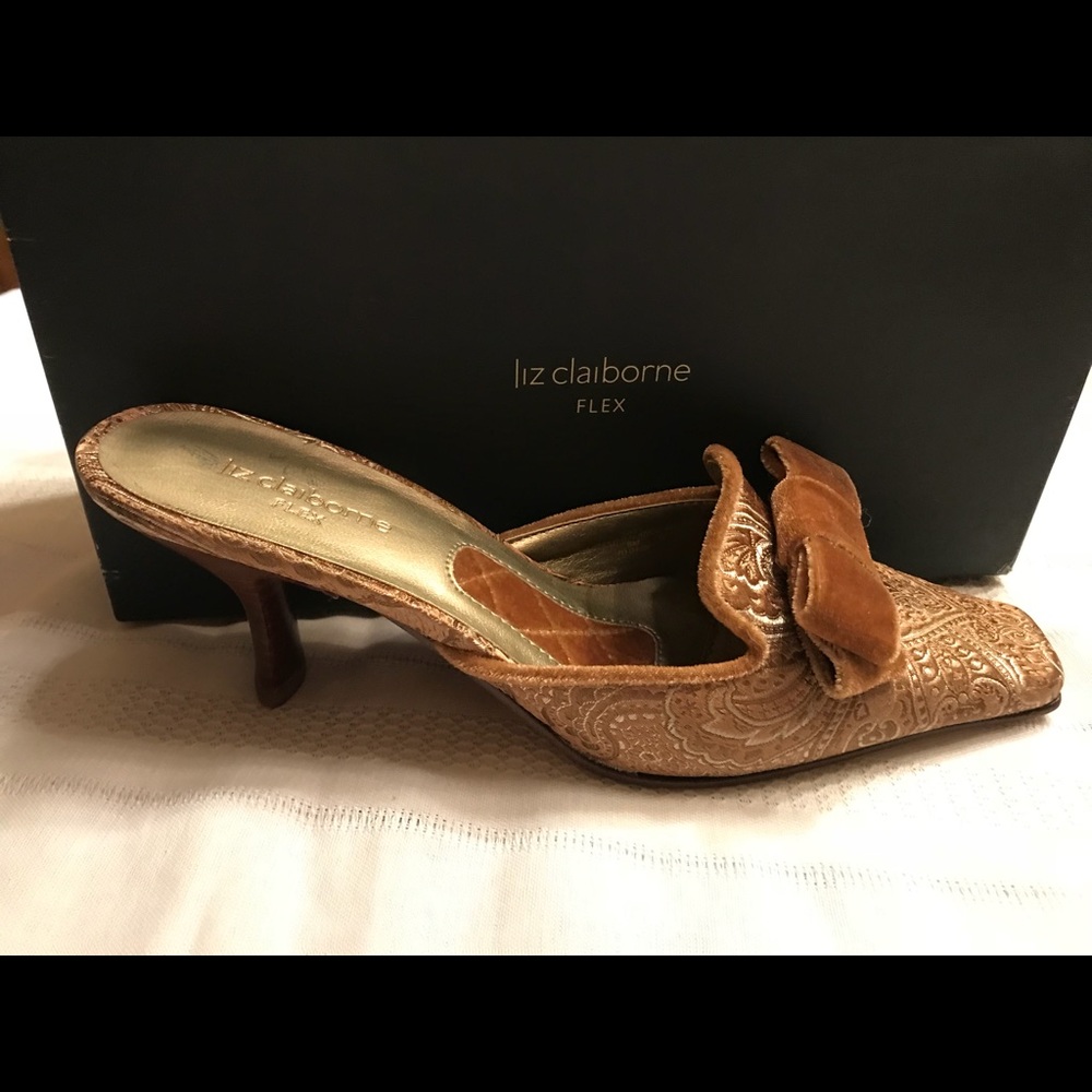 Liz Claiborne camel paisley slide.